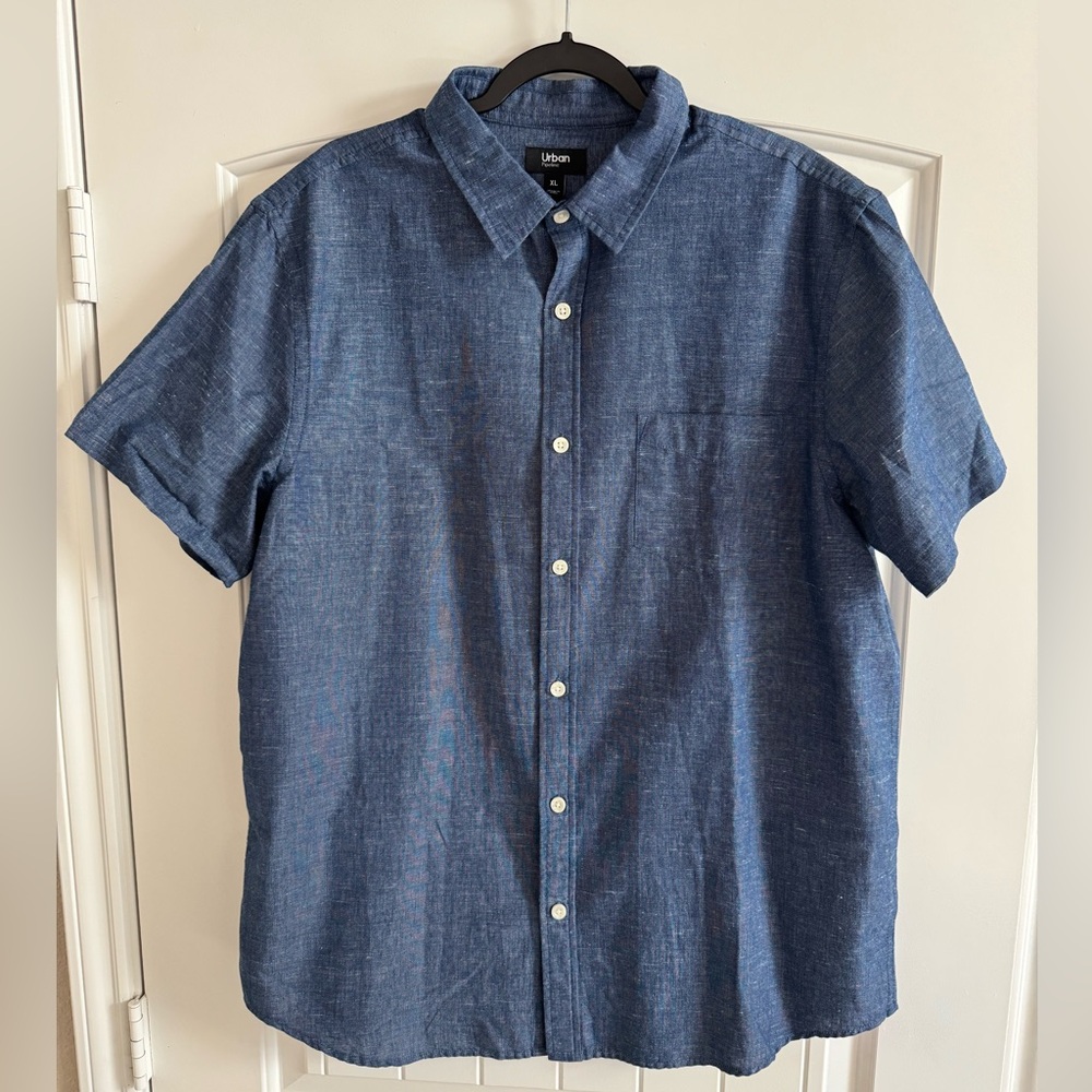 Urban Pipeline Men’s Navy Button Down. Size XL.